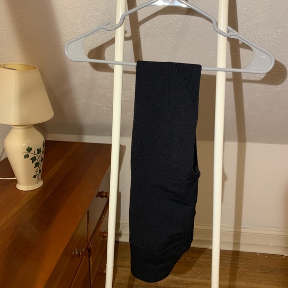 Lululemon Laser-cut Leggings size 6, black - Picture 2 of 5